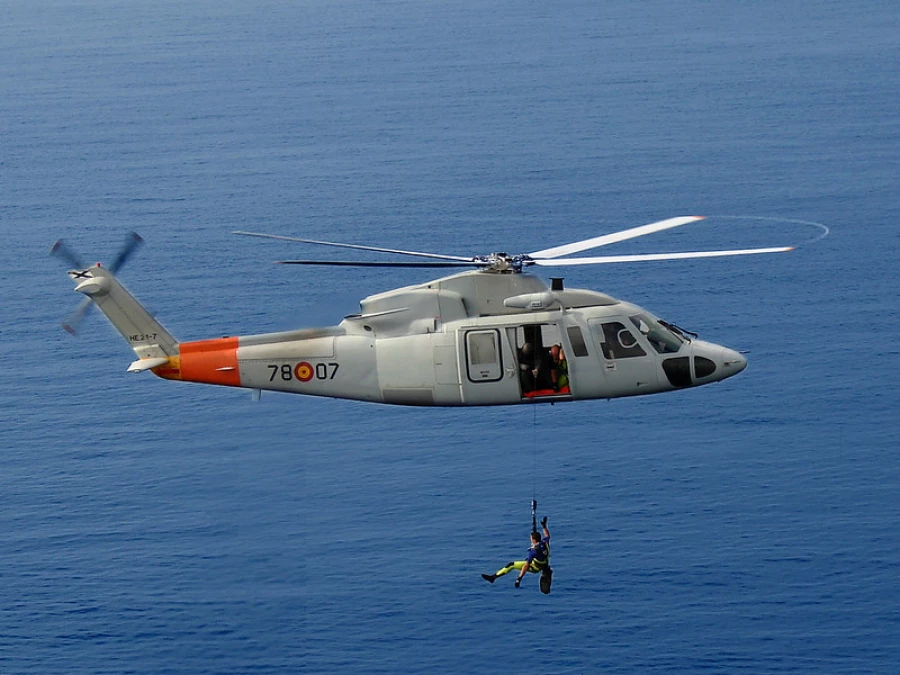 Sikorsky S-76 3